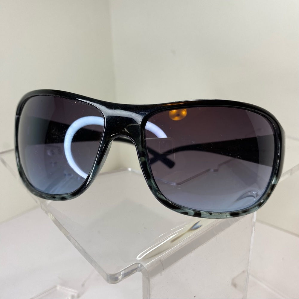 Women Fashion Sunglasses black  frame Amber Lens DG23049
